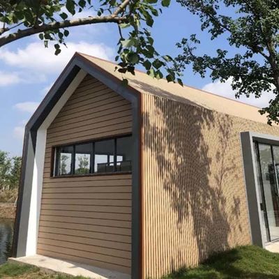 야드 장식을 위해 친절하게 야외인 나무로 된 구성 Wpc 벽판지 피복재 고급 Eco