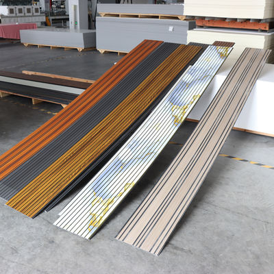 벽 장식용 3D 엠보싱 PVC 천장 패널 현대적인 벽 패널 질감 표면 PVC 벽 덮개 청소 용이