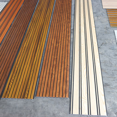 벽에 숨겨진 클립 시스템을 가진 PVC 천장 패널