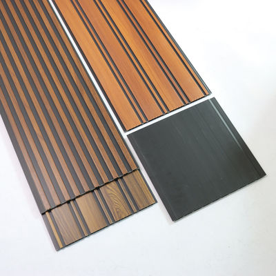 벽에 숨겨진 클립 시스템을 가진 PVC 천장 패널