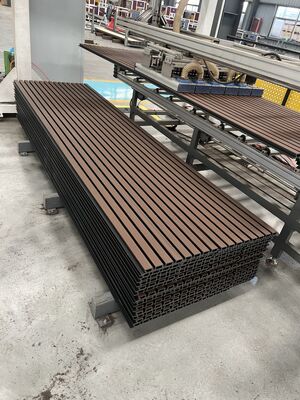 최고 판매 방화 WPC 목재 복합재 219x26 야외 벽 패널 클래딩 코 압출 스타일