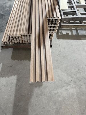 맞춤형 환경 친화적 인 실내 불규칙 격자 Wpc 벽 패널 160x24 클래딩