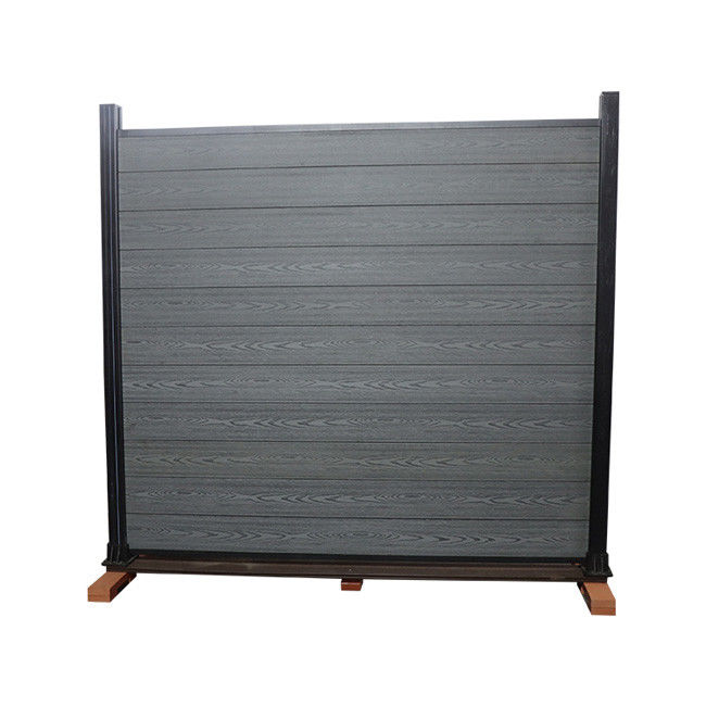 1.8m Ｘ 1.8m Wpc 펜스 패널은 Co를 엠보싱 처리했습니다 - 구축 야외 가정 보드