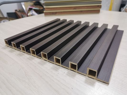 나무로 된 곡물 PVC WPC 벽판지는 벽체 패널 WPC 3D 벽판지에게 피리 같은 소리로 말했습니다