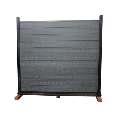 1.8m Ｘ 1.8m Wpc 펜스 패널은 Co를 엠보싱 처리했습니다 - 구축 야외 가정 보드