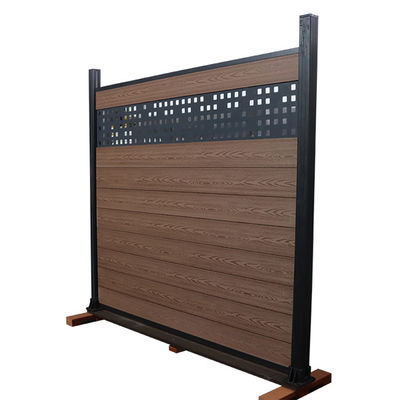 1.8m Ｘ 1.8m Wpc 펜스 패널은 Co를 엠보싱 처리했습니다 - 구축 야외 가정 보드